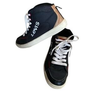 Levi's Sneakers boy kids  size 5